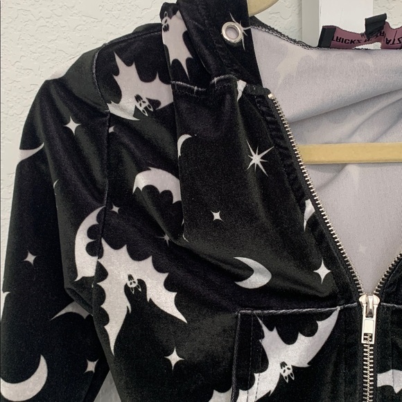Trickz N Treatz Bat Graphics Goth Velvet Cropped Zip Up Sweatshirt Size XXS - Picture 2 of 7